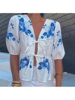 SundayUp White Blue Floral  M V-Neck Puff Sleeve Tie Front Top
